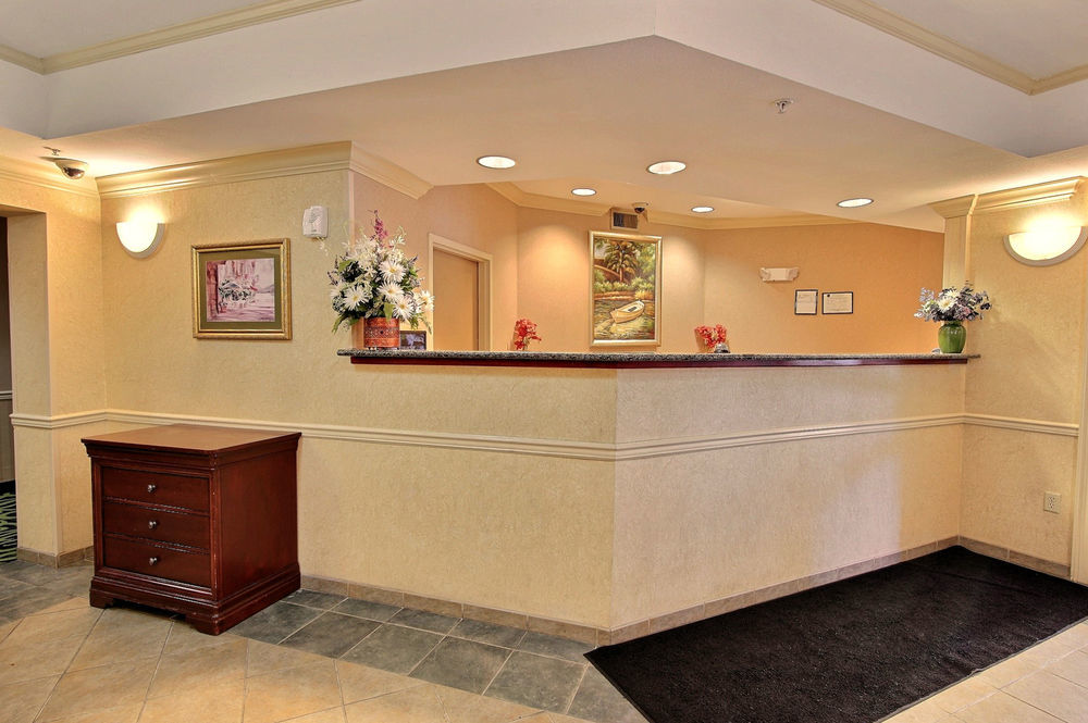 Crestwood Suites Of Newport News Eksteriør bilde