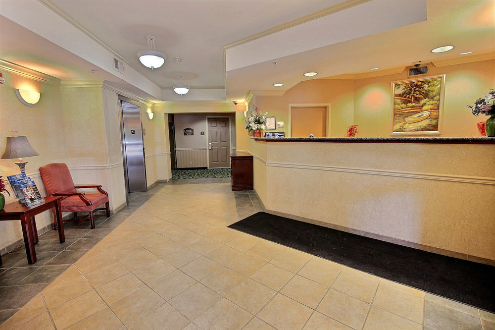 Crestwood Suites Of Newport News Eksteriør bilde