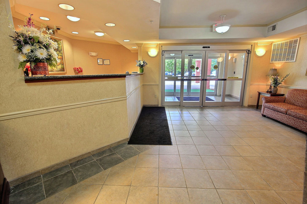 Crestwood Suites Of Newport News Eksteriør bilde