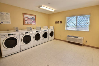 Crestwood Suites Of Newport News Eksteriør bilde