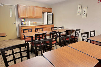 Crestwood Suites Of Newport News Eksteriør bilde